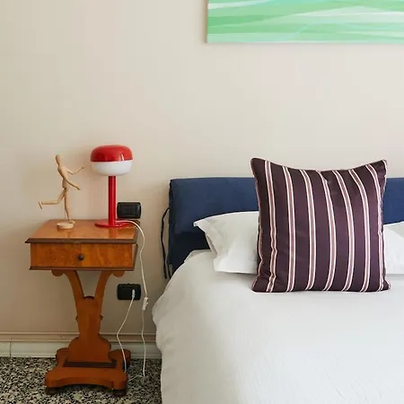 Daire Spacious And Comfortable - Porta Romana *